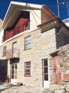 Casa do Meio da Vila