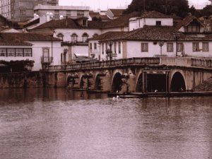 Puente sobre el río Nabão: Foto