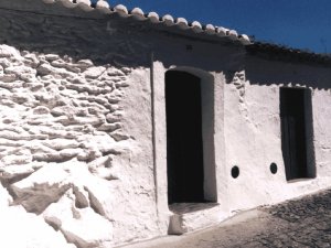 Whitewashed houses: Picture